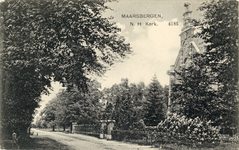13636 Gezicht in de Woudenbergseweg te Maarsbergen (gemeente Maarn) uit het zuiden; met rechts de voorgevel van de ...